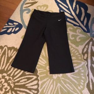 Nike - Crop Yoga Pants